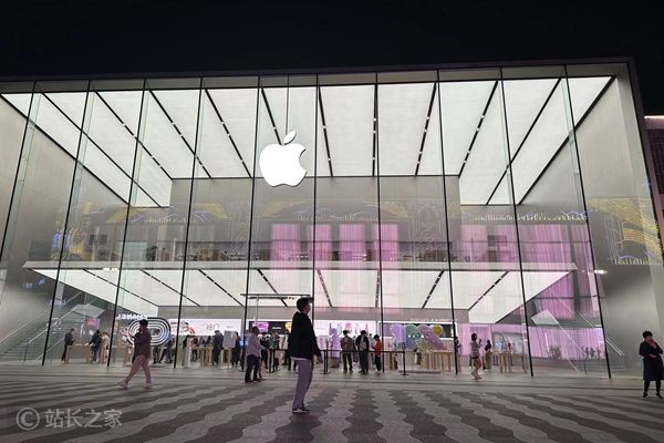 Apple (Copyright: Zhanzhangjiacom) 苹果AI搜索项目负责人Robby Walker将离职 人才流失再敲转型警钟